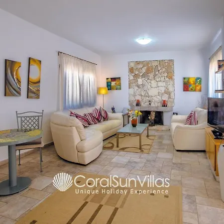 Villa Large Pool Garden, Billiard, Peaceful Area, Near To The Sea, Coral Bay Paphos Pégeia
