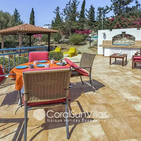 Βίλα Large Pool Garden, Billiard, Peaceful Area, Near To The Sea, Coral Bay Paphos