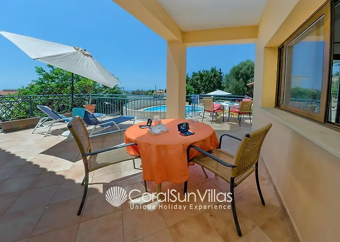 Large Pool Garden, Billiard, Peaceful Area, Near To The Sea, Coral Bay Paphos Vila *