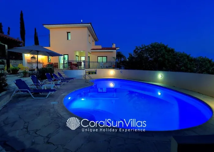 Large Pool Garden, Billiard, Peaceful Area, Near To The Sea, Coral Bay Paphos Vila *