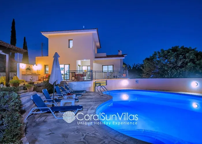 Large Pool Garden, Billiard, Peaceful Area, Near To The Sea, Coral Bay Paphos Vila *