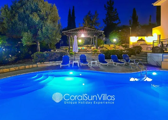 Large Pool Garden, Billiard, Peaceful Area, Near To The Sea, Coral Bay Paphos Vila *