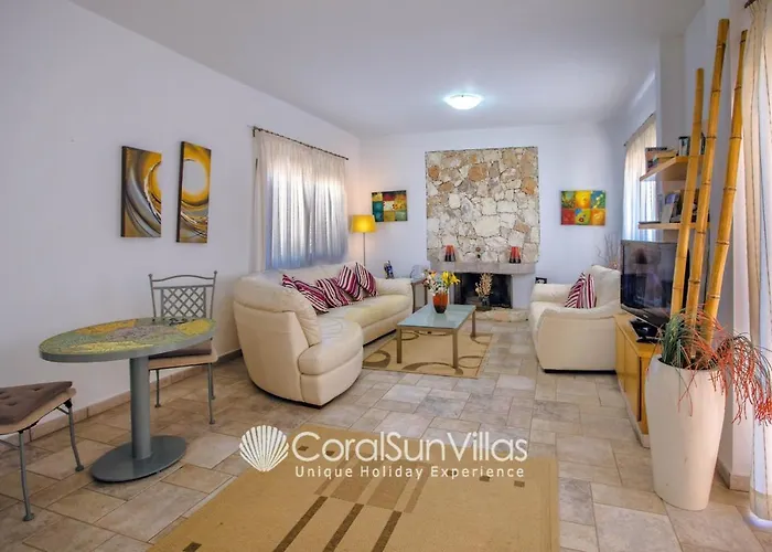 Vila Large Pool Garden, Billiard, Peaceful Area, Near To The Sea, Coral Bay Paphos Pegeia