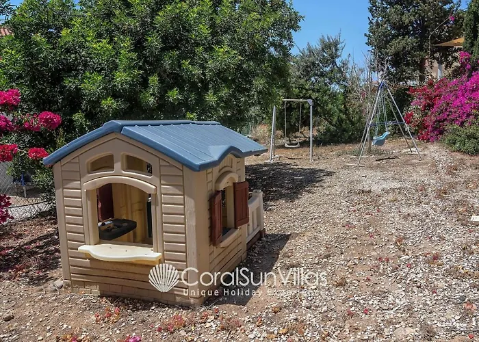 Large Pool Garden, Billiard, Peaceful Area, Near To The Sea, Coral Bay Paphos Vila