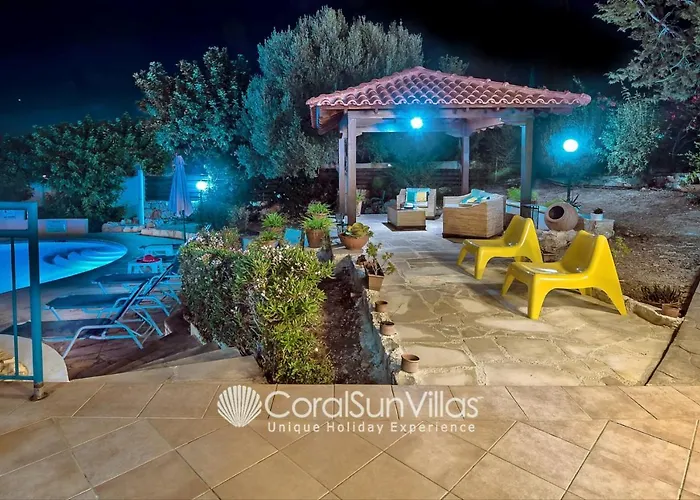 Large Pool Garden, Billiard, Peaceful Area, Near To The Sea, Coral Bay Paphos Vila *