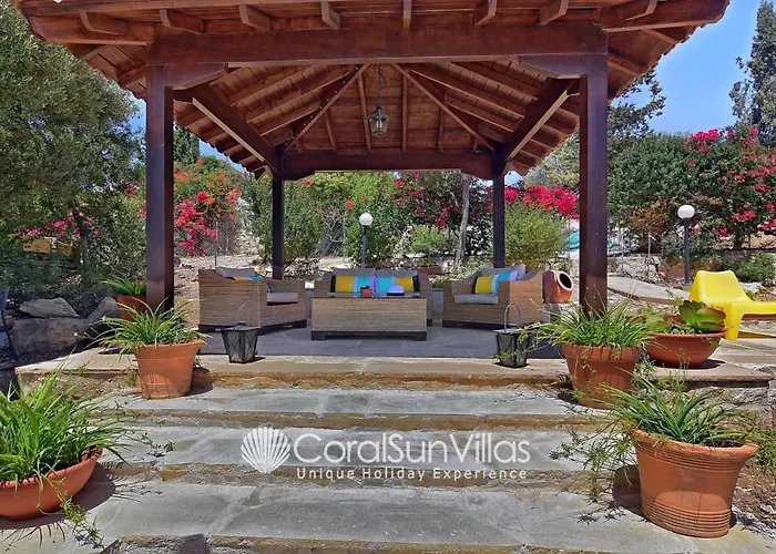 Villa Large Pool Garden, Billiard, Peaceful Area, Near To The Sea, Coral Bay Paphos