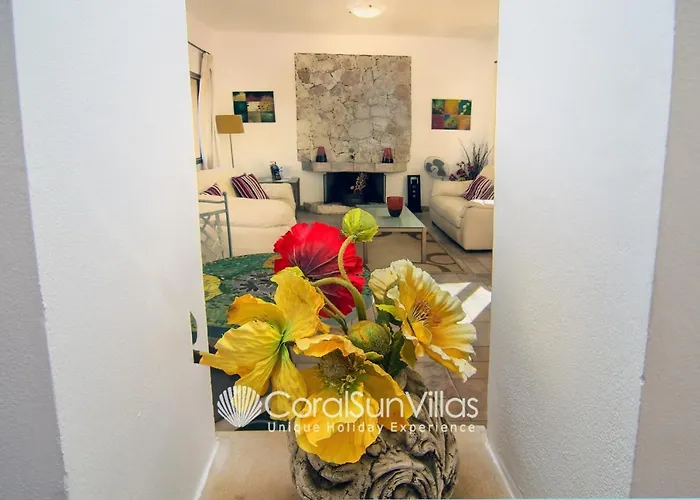 Villa Large Pool Garden, Billiard, Peaceful Area, Near To The Sea, Coral Bay Paphos