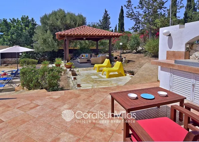 Large Pool Garden, Billiard, Peaceful Area, Near To The Sea, Coral Bay Paphos Vila Pegeia